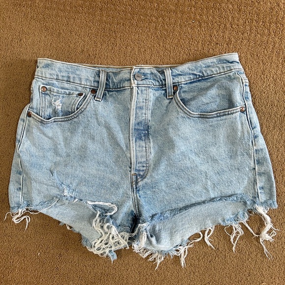 Levi’s 501 Jean Shorts - Picture 4 of 4